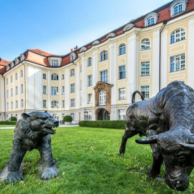 Hopfenstraße 8, Rundfunkplatz 2. Click for details.