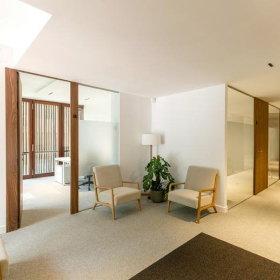 Exterior view of Carrer de Raset, 29, bajos 4. Click for details.