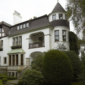 Interior of Parkallee 117. Click for details.