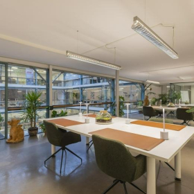 Interior of Vijfwindgatenstraat, 21. Click for details.