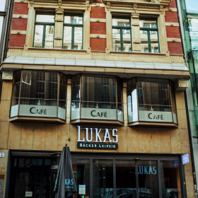 Exterior view of Petersstraße 30. Click for details.