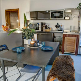 Interior of Provinzstrasse 57. Click for details.