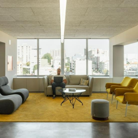 Serviced office centre to let in Porto. Click for details.