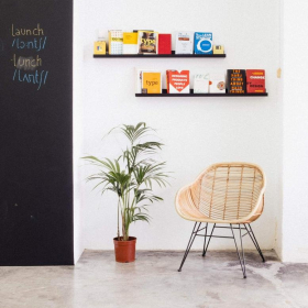 Offices at Calle Bajeles 15. Click for details.