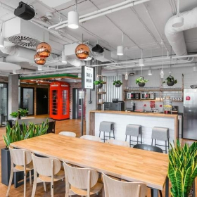 Exterior view of Tadeusza Czackiego 15/17. Click for details.