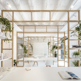 Interior of Passeig Isabell, 6 local. Click for details.