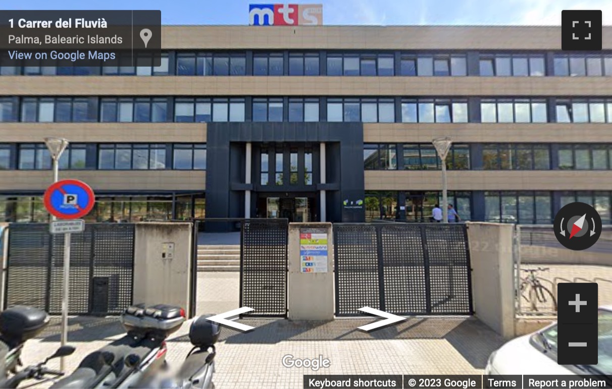 Street View image of Carrer del Fluvià, 1, Bajos