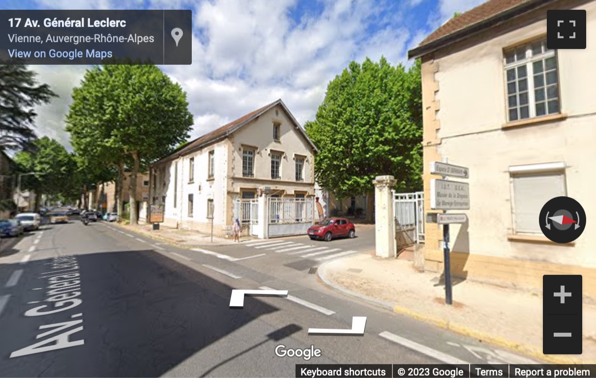 Street View image of Immeuble le Saxo, Espace St Germain, 30 Avenue du Général Leclerc, Vienne