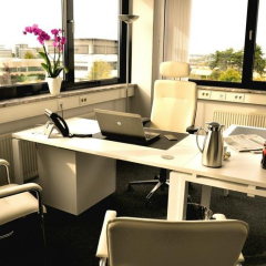 Interior of Obenhauptstrasse 7. Click for details.